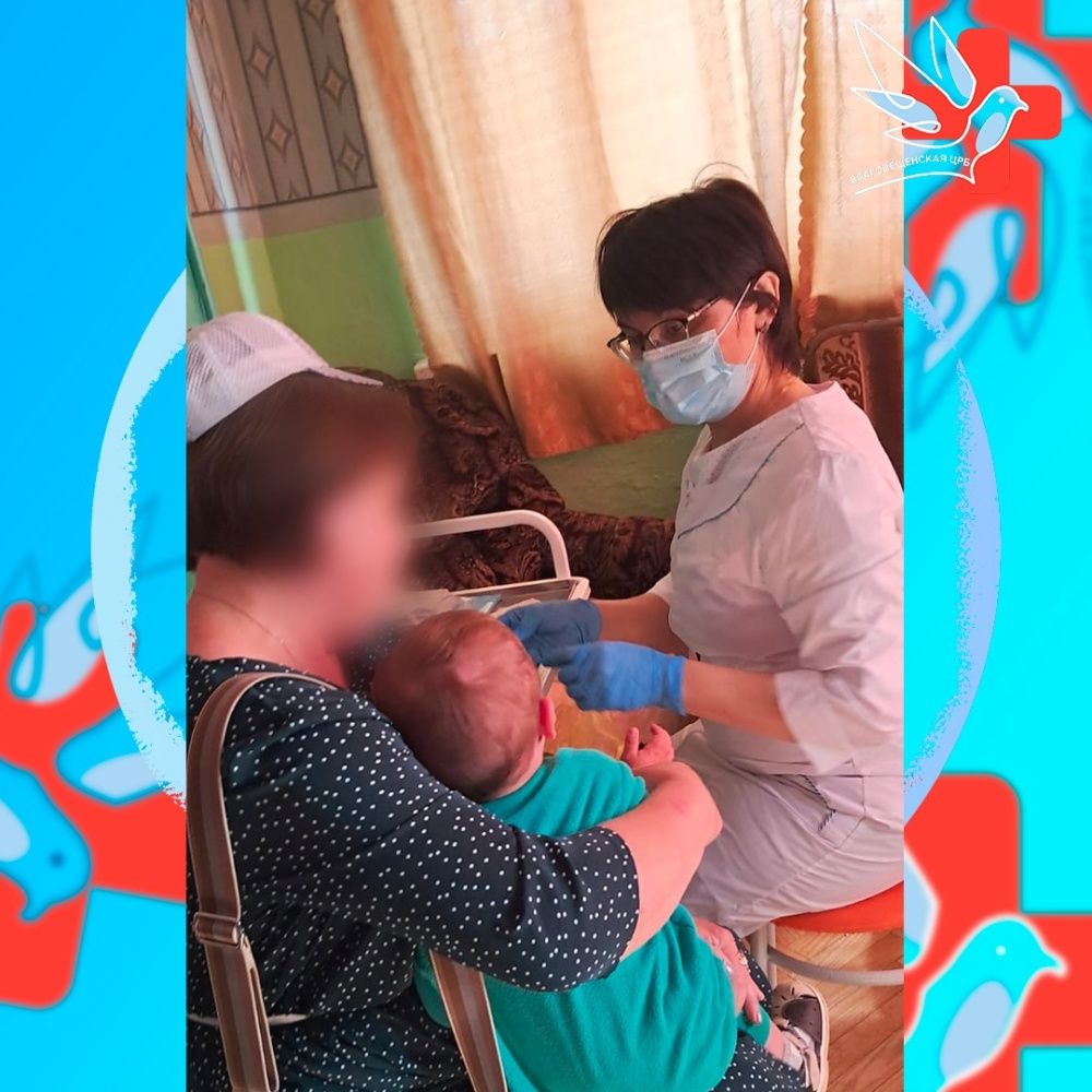 Команда детских узкопрофильных специалистов провела выездной прием маленьких пациентов деревни Трошино