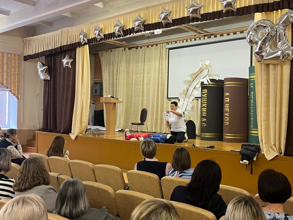 Благодарность за проведение обучающего курса по оказанию первой помощи для педагогов СОШ №4